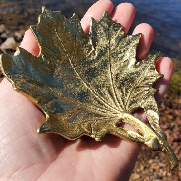 Vintage Soild Brass Sugar Maple Leaf Ashtray - Picture 16 of 16